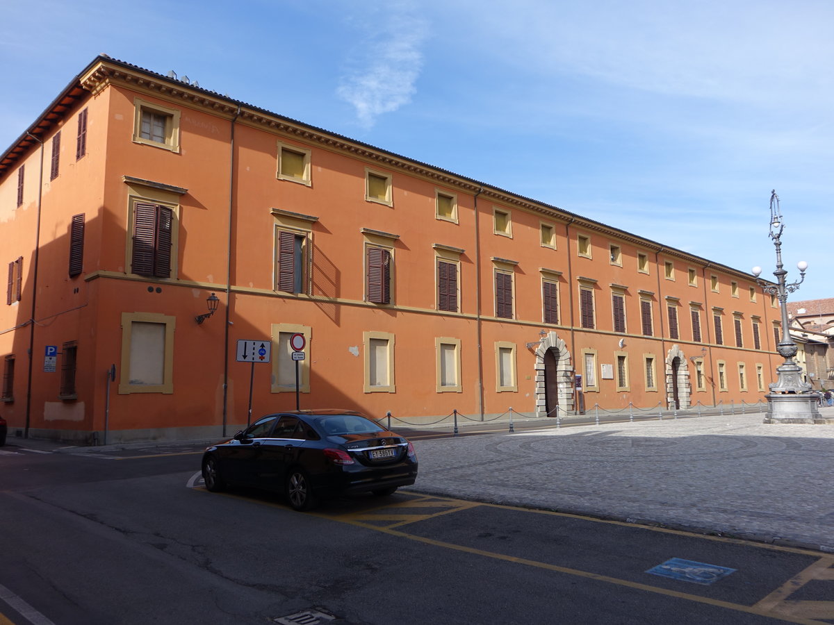 Imola, Palazzo Vescovile an der Piazza del Duomo, erbaut 1766 von Morelli, heute Museio Diocesano de Arte Sacra (31.10.2017)