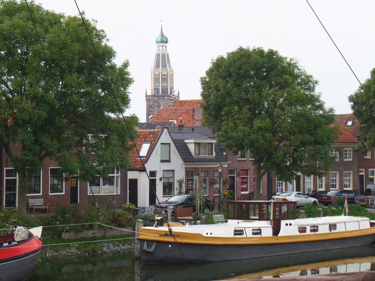 Impressionen aus Enkhuizen am 6.9.2014, im Hintergrund der Turm der Zuiderkerk (St. Pancrus)