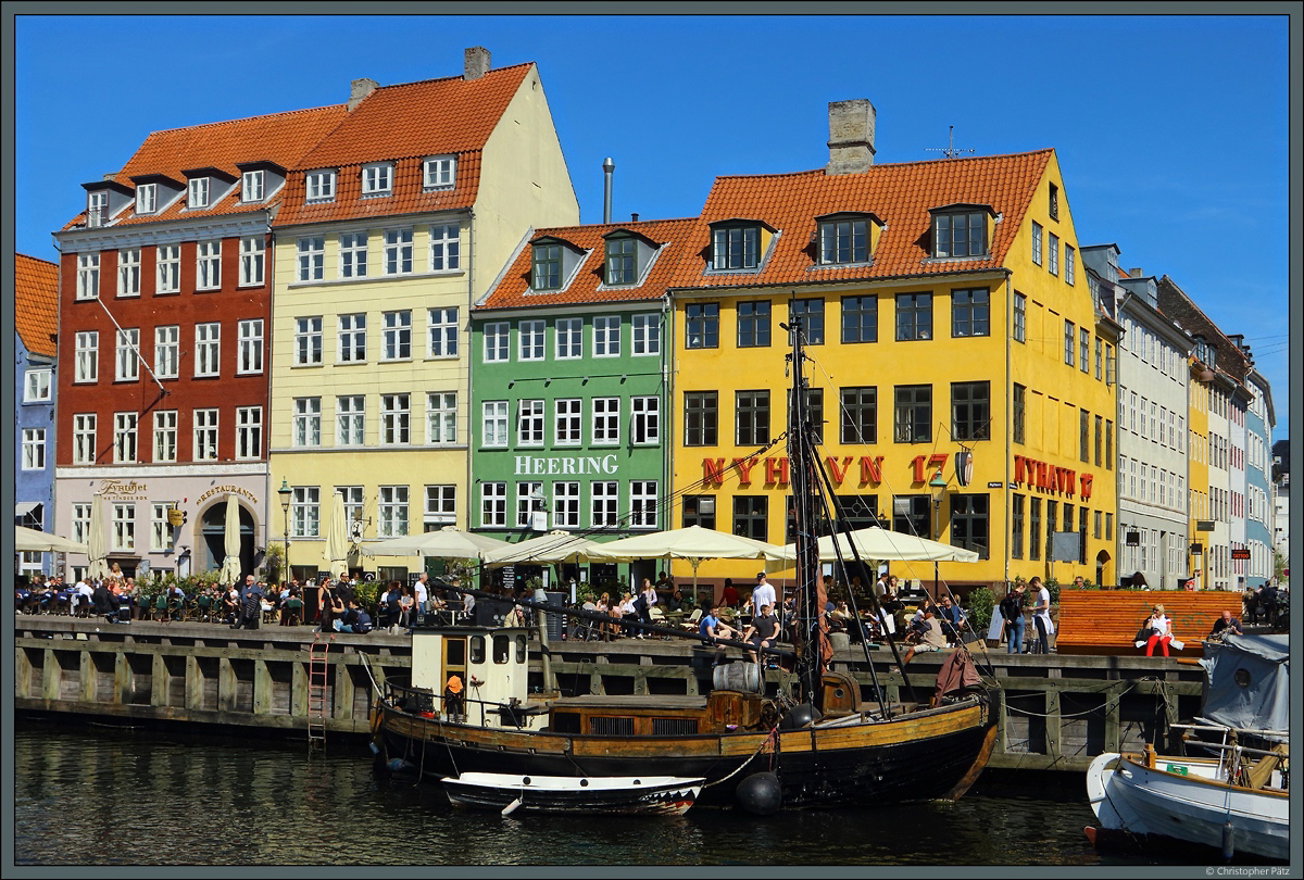 In den bunten Husern im Kopenhagener Nyhavn befinden sich zahlreiche Restaurants. (26.04.2019)