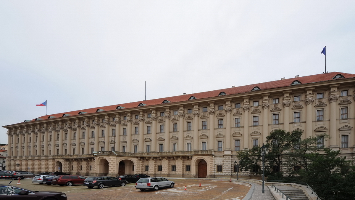 In dem in der zweiten Hlfte des 17. Jahrhunderts erbauten Palais Czernin ist heute das Auenministerium der Tschechischen Republik untergebracht. (Prag, September 2012)