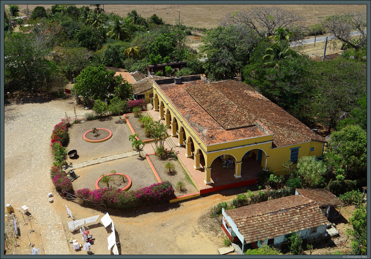 In direkter Nachbarschaft zum weithin sichtbaren Torre de Iznaga liegt das gut erhaltene Herrenhaus des Landgutes Manaca Iznaga. (Iznaga, 27.03.2017)
