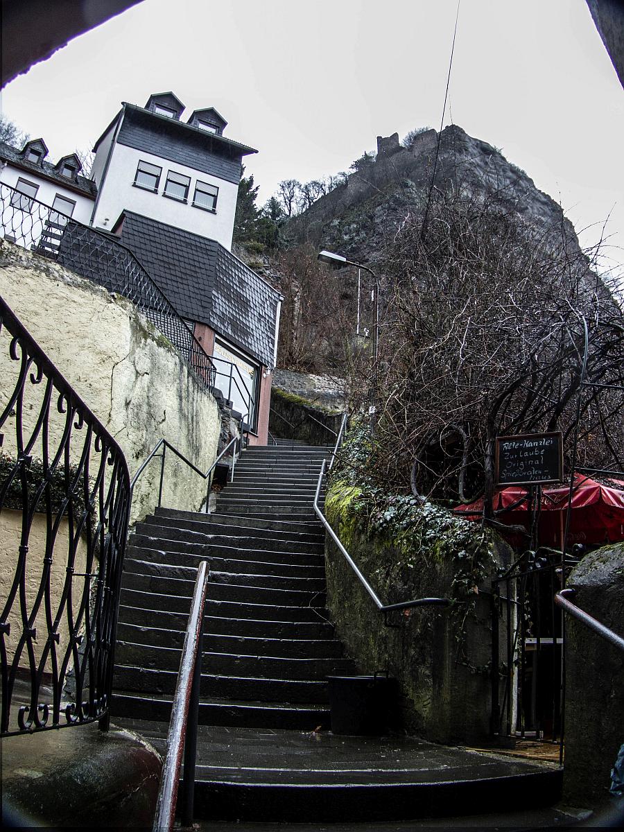 In einem Teil von Oberstein gibt es statt die gewhnte Strassen sehr enge Gehwege mit vielen Treppen. fters wurden beide Seiten eingebaut, so hat es ein spannendes Gefhl. Fr mich war es ein einzigartiges Erlebnis!(29.01.2013)