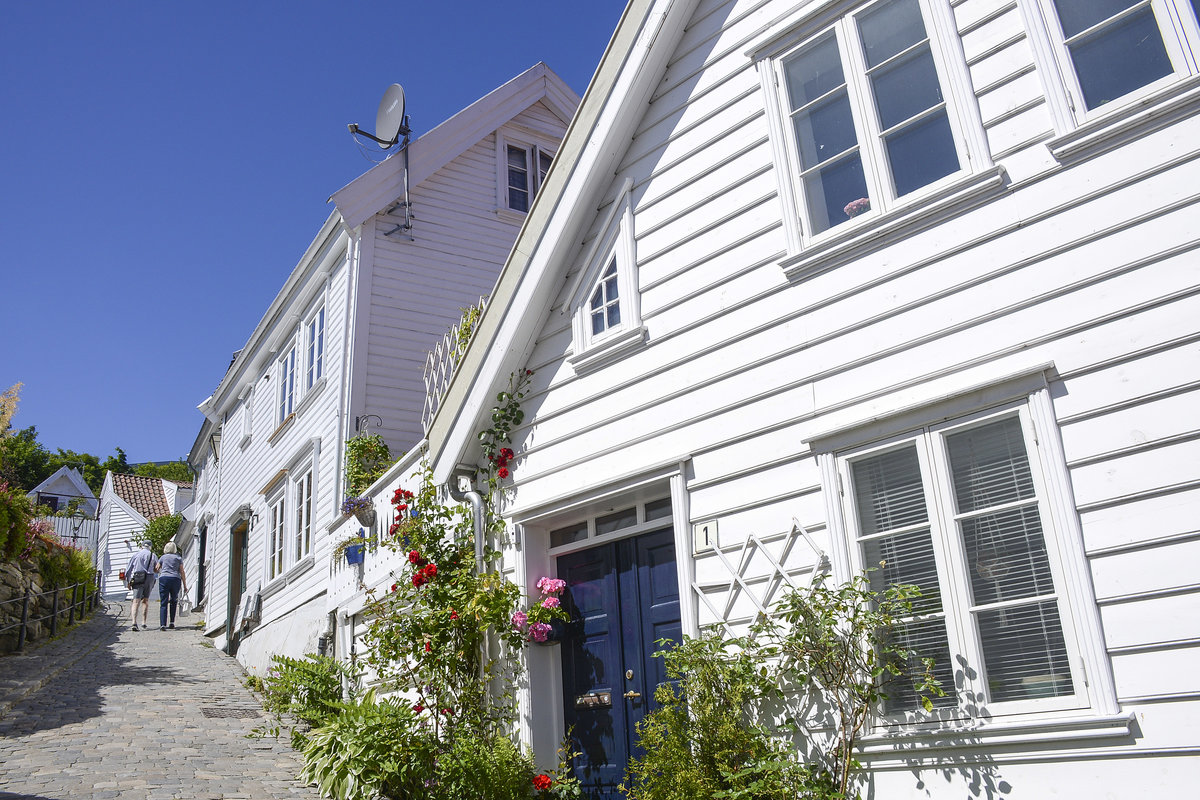 In der Gasse Smmesmauet in der Stavanger Altstadt (Gamle Stavanger) in Norwegen. Aufnahme: 2. Juli 2018.