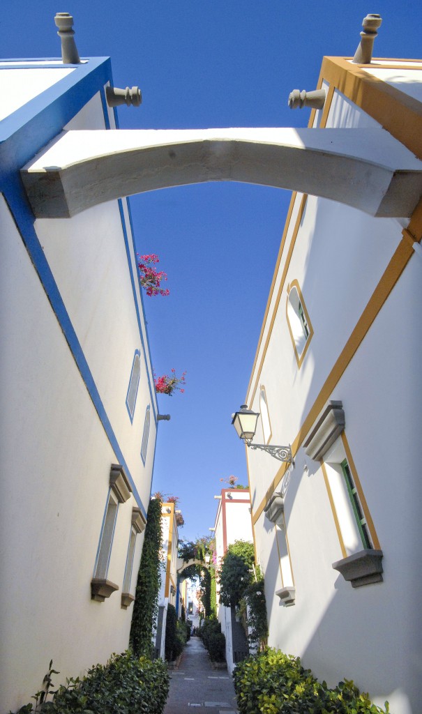 In der Innenstadt von Puerto de Mogn auf Gran Canaria. Aufnahme: Oktober 2009.