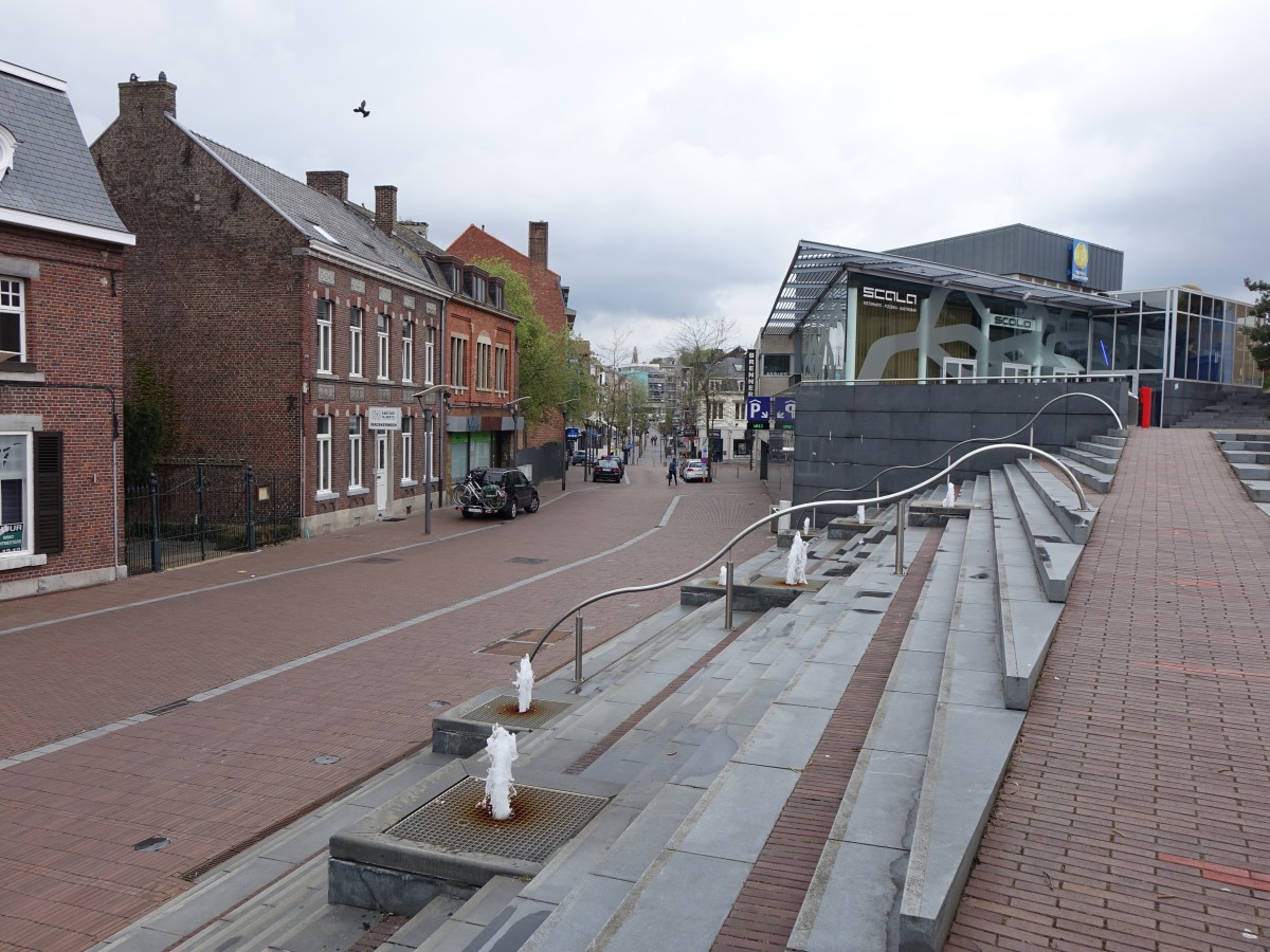 In der Stationsstraat in Genk, Limburg (25.04.2015)