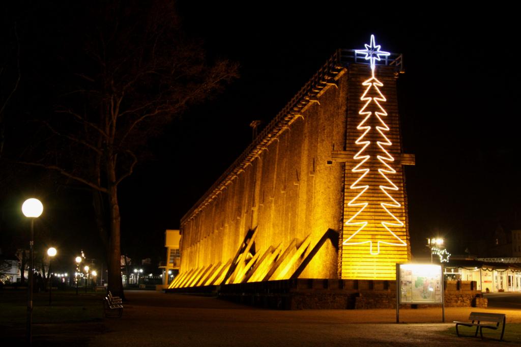 In der Weihnachtszeit prsentiert sich Bad Rothenfelde schon zum 27.11.2014 in tollem Ambiente. Die westliche Saline nahm ich fr ein Foto morgens um 6.00 Uhr mal als Vorbild dafr.