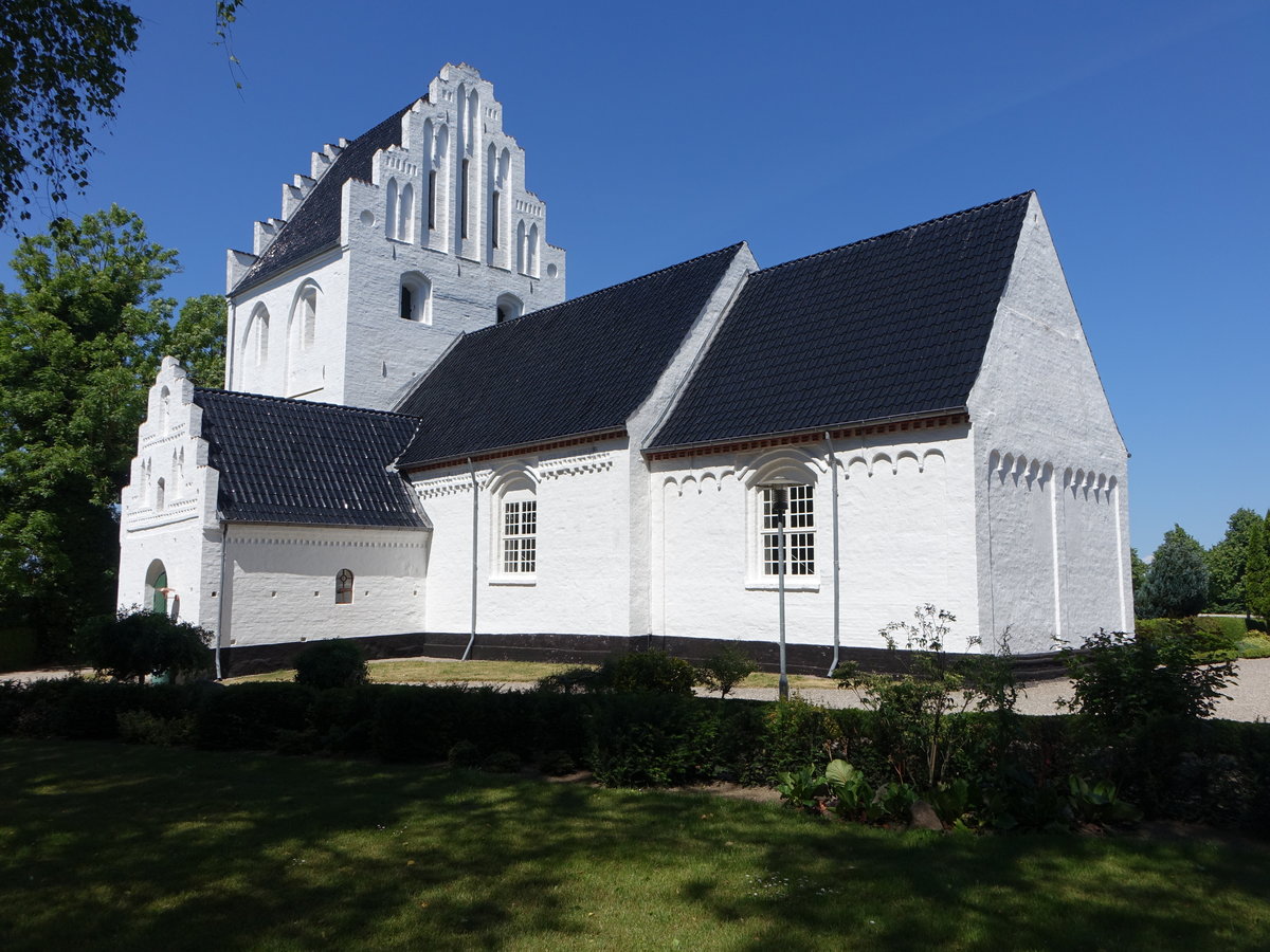 Indslev, romanische Ev. Kirche, erbaut im 12. Jahrhundert (06.06.2018)