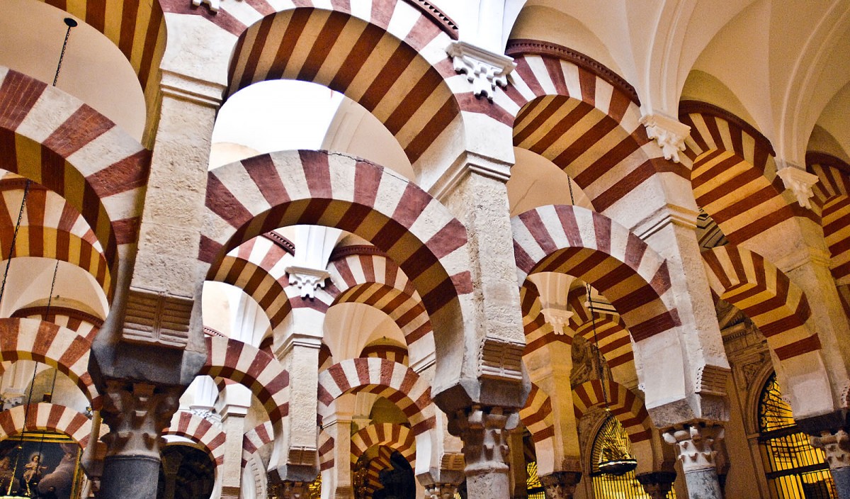 Innenansicht der Mezquita von Crdoba. Ihre architektonische Weltgeltung besitzt sie als ehemalige Hauptmoschee  aus der Epoche des maurischen Spaniens.Aufnahme: Juli 2014.