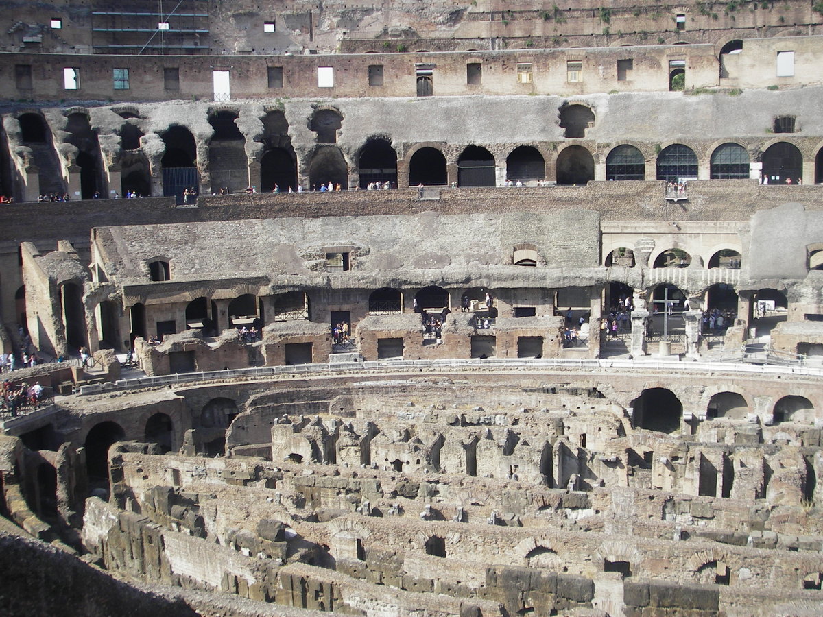 Innenaufnahme des  Kolosseums in Rom. Foto vom 10.08.2009.