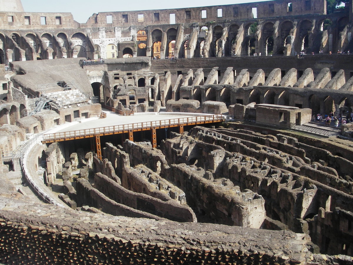 Innenaufnahme des Kolosseums in Rom. Foto vom 10.08.2009.