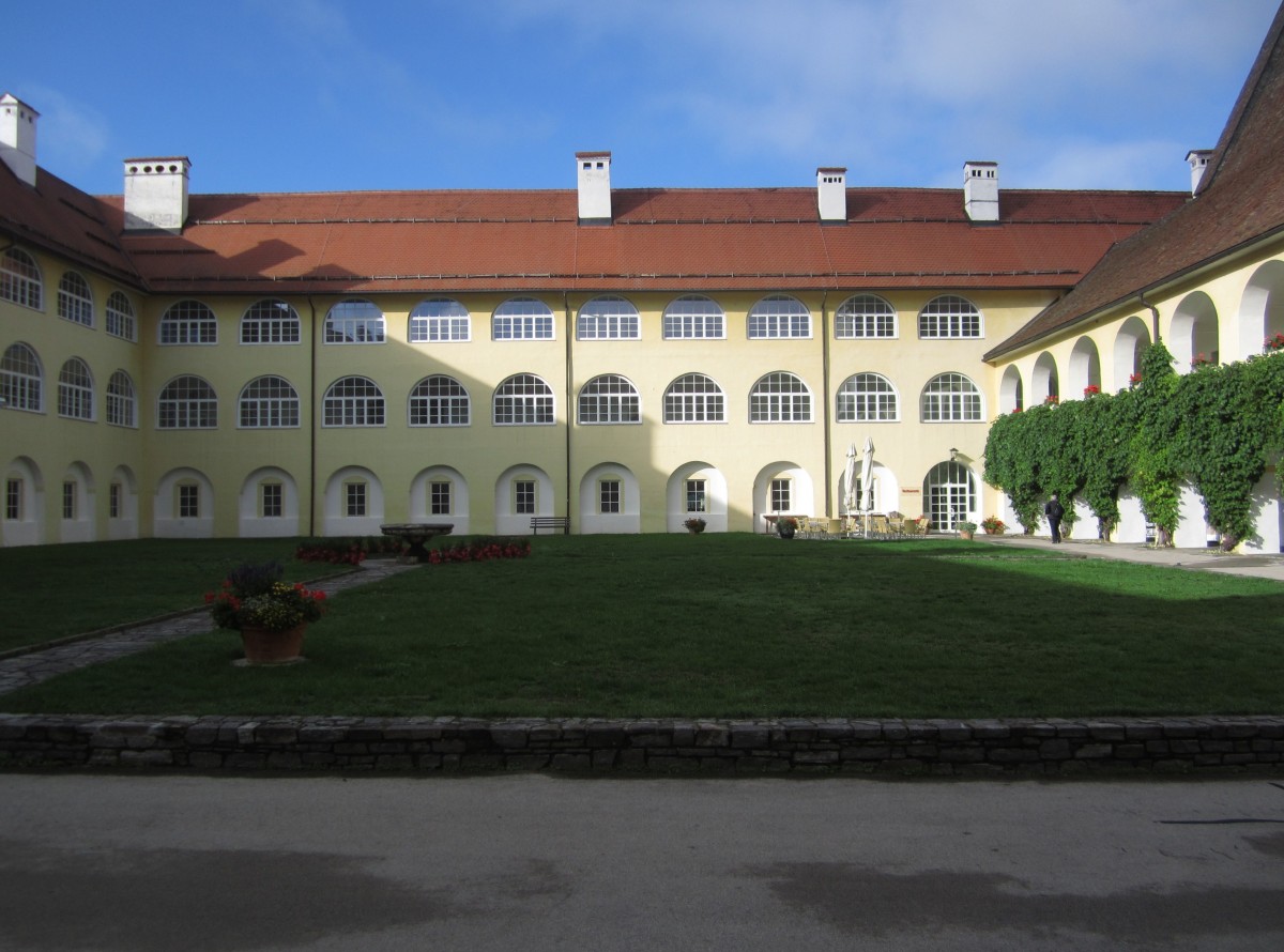 Innenhof des ehem. Benediktinerstifts St. Georgen am Lngsee (02.10.2013)