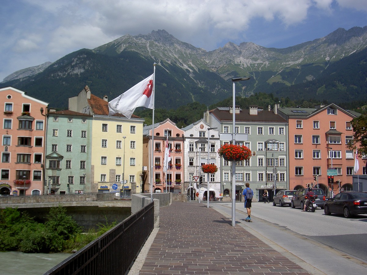 Innsbruck, Huser an der Maria Hilf Strae (03.08.2014)