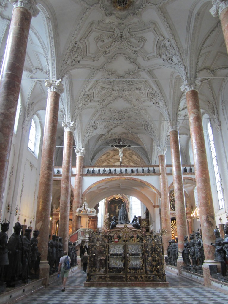 Innsbruck, Hofkirche oder Schwarzmander Kirche, erbaut von 1553 bis 1563 als Grabkirche fr Kaiser Maximilian I. (03.08.2014)