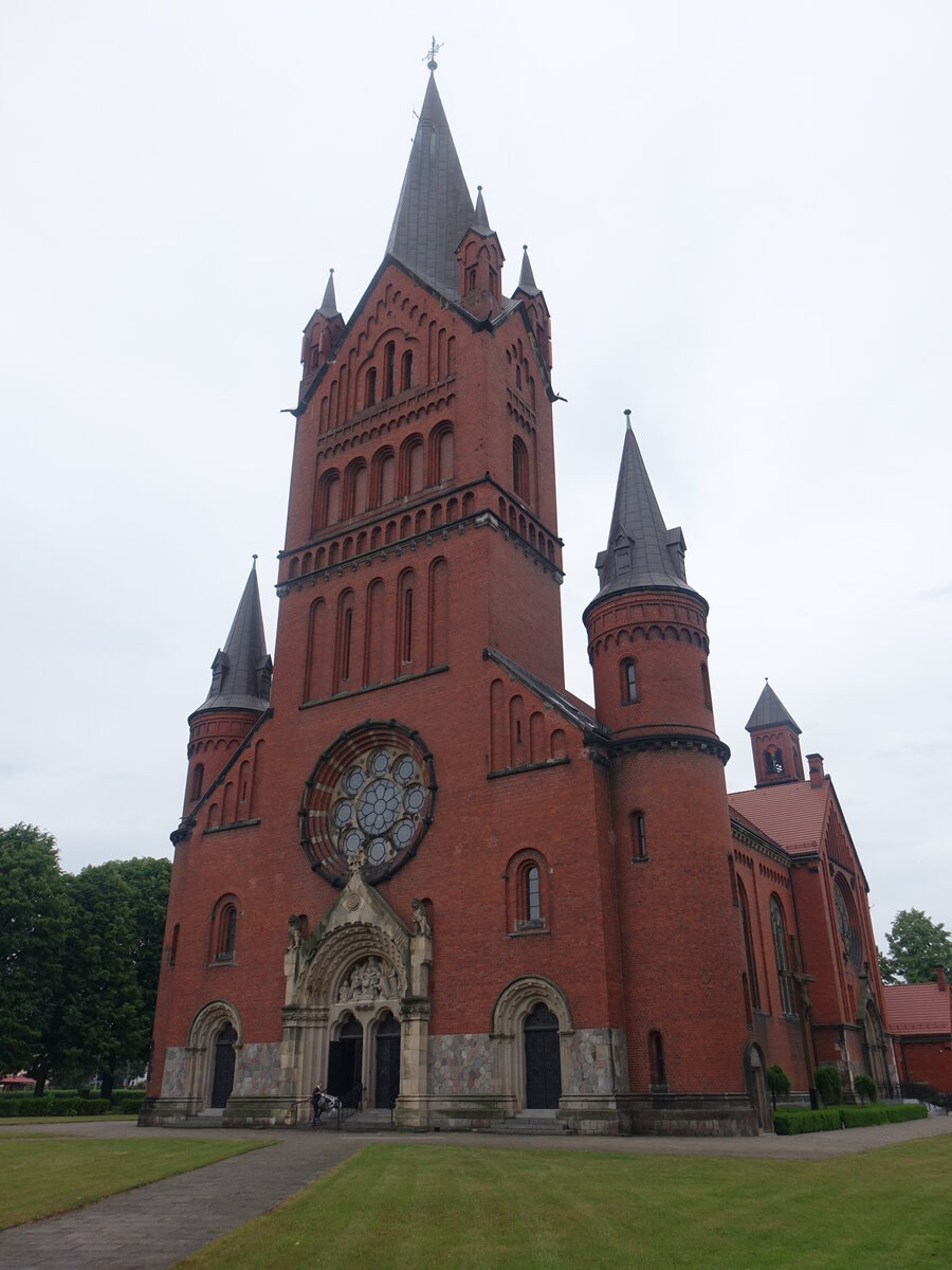 Inowrocław / Hohensalza, Pfarrkirche Maria Himmelfahrt, erbaut von 1898 bis 1901 (12.06.2021)