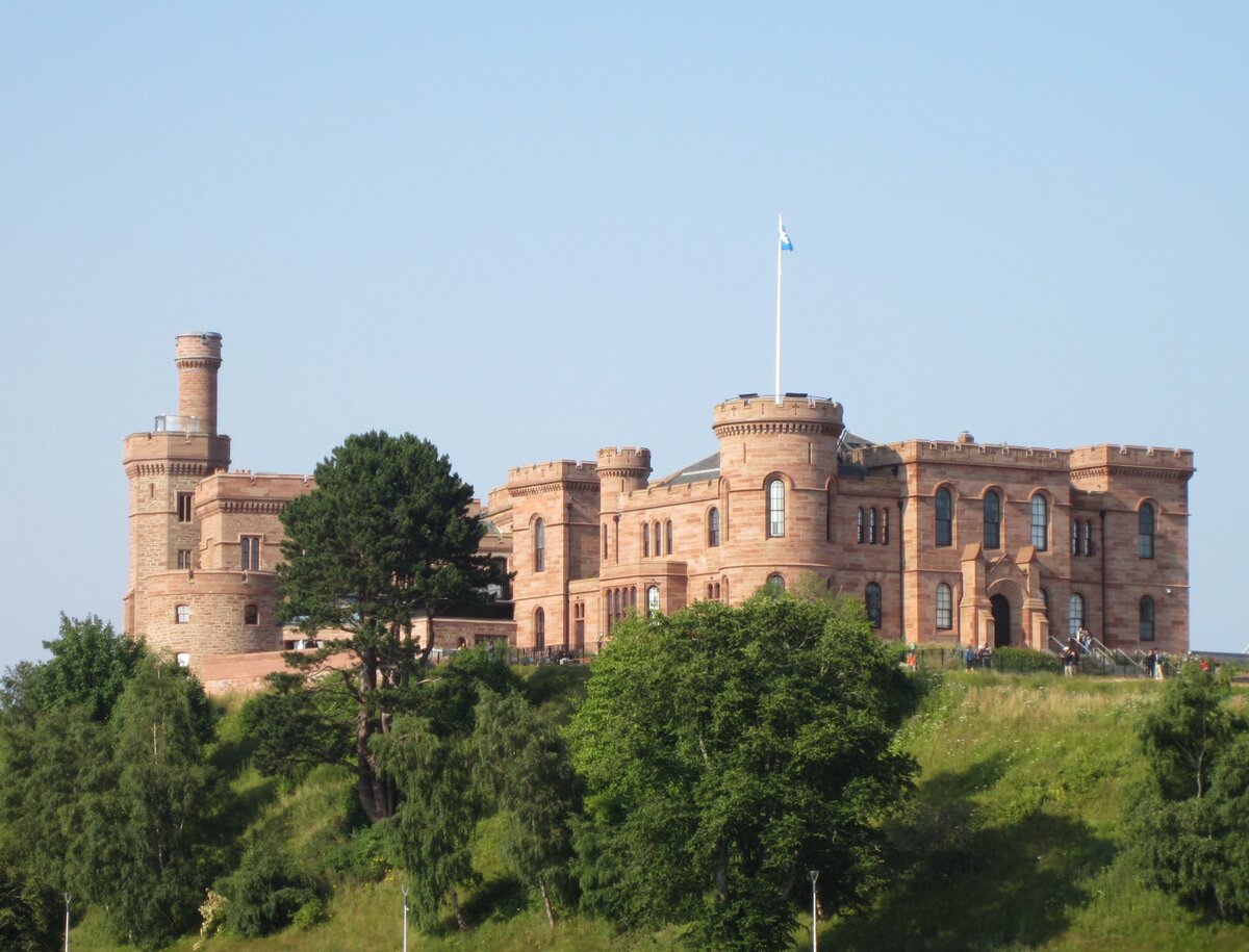 Inverness Castle in Inverness am 14.07.2026. Dieses Schloss wurde 1835 erbaut und dient heute als Gerichtsgeb�ude.