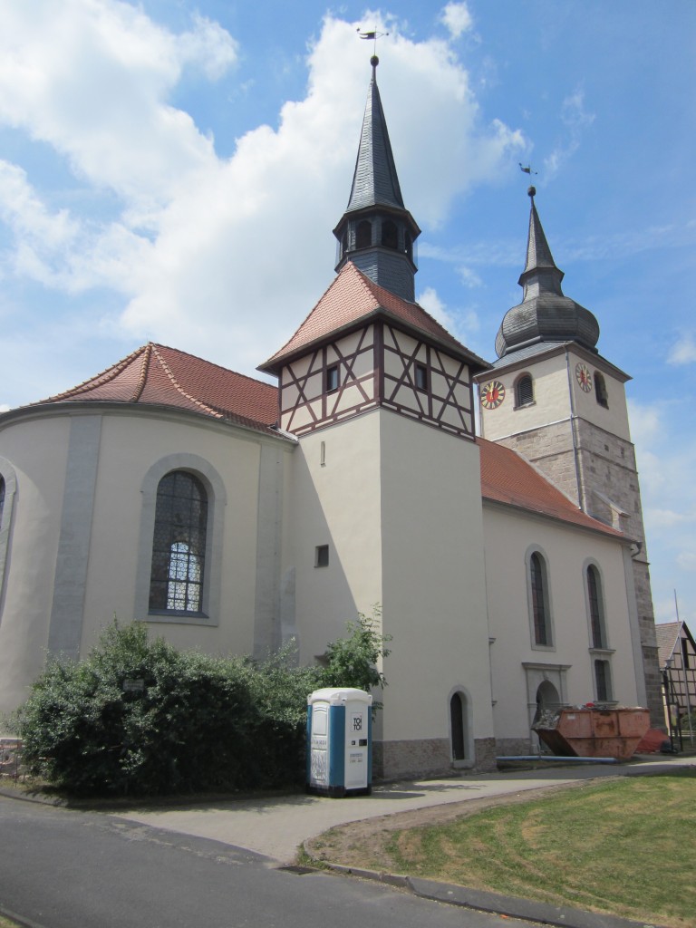 Ipsheim, Ev. Kirche St. Johannes der Tufer, Westturm um 1400, Langhaus und Chor von 1692 (19.06.2014)