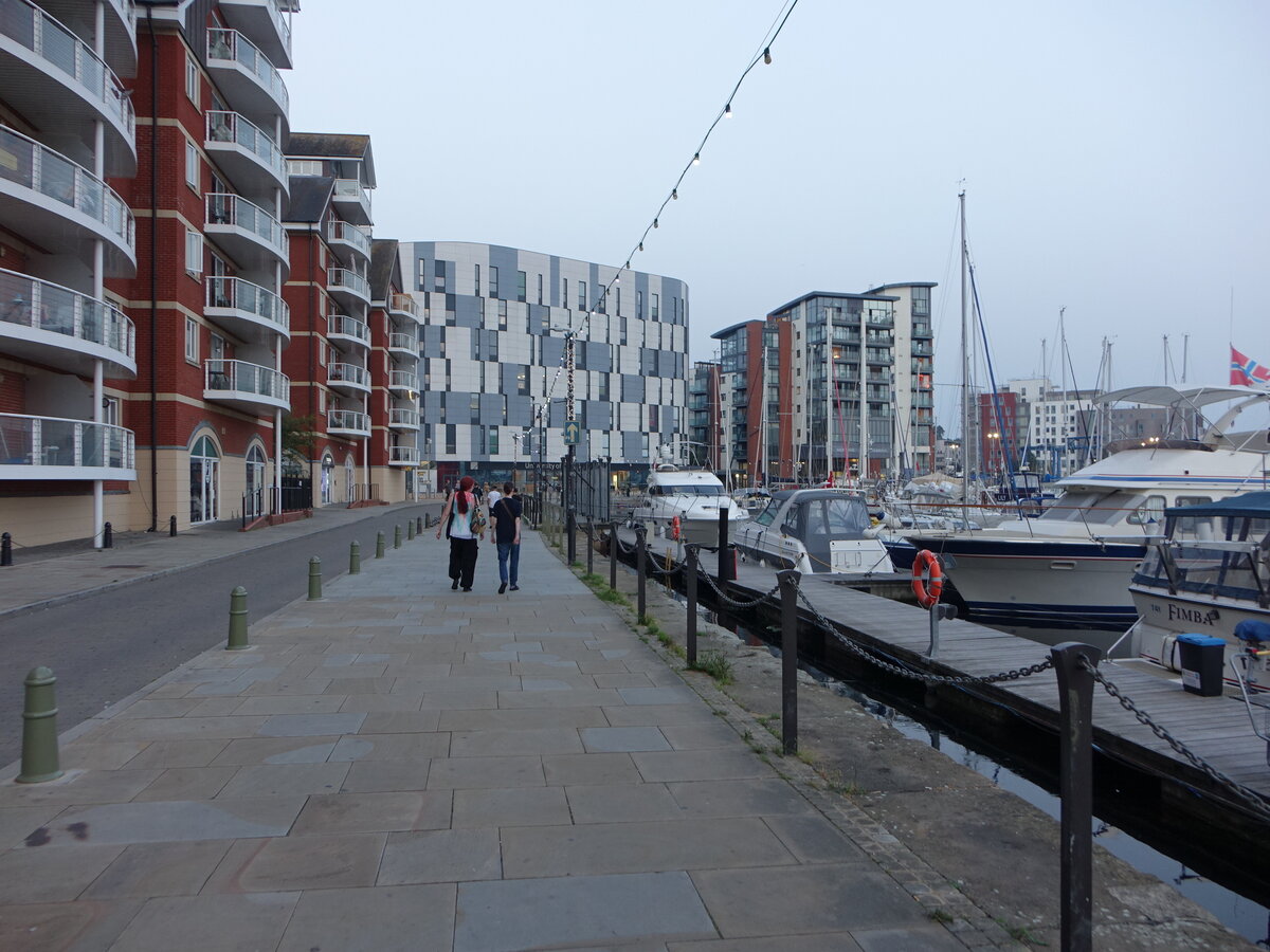 Ipswich, neues Universittsgebude am Neptune Quay (06.09.2023)