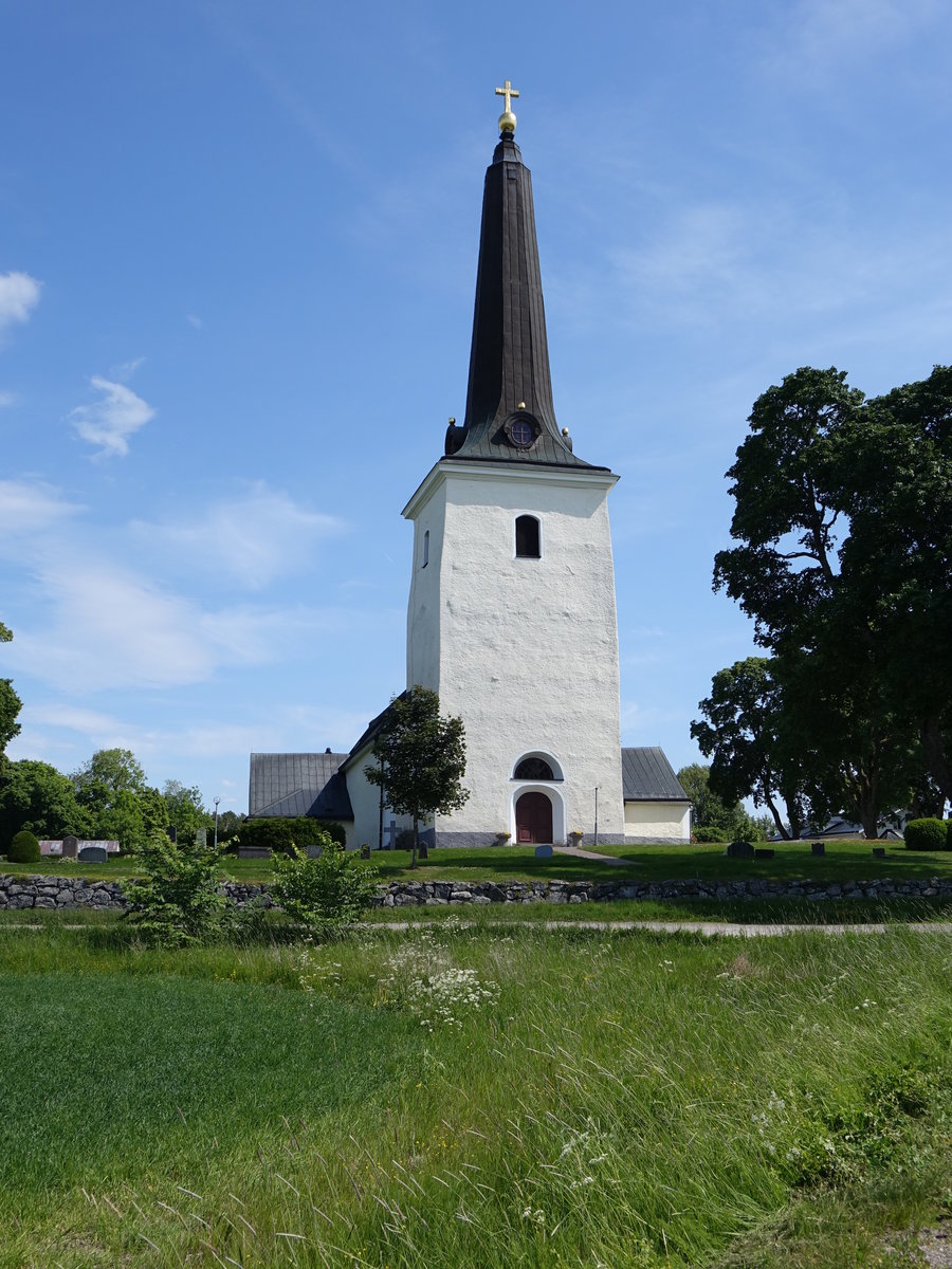 Irsta Kyrka, Steinkirche erbaut im 12. Jahrhundert (15.06.2016)