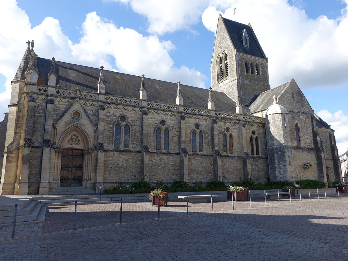 Isigny-sur-Mer, Kirche Saint Georges, erbaut im 13. Jahrhundert (13.07.2016)
