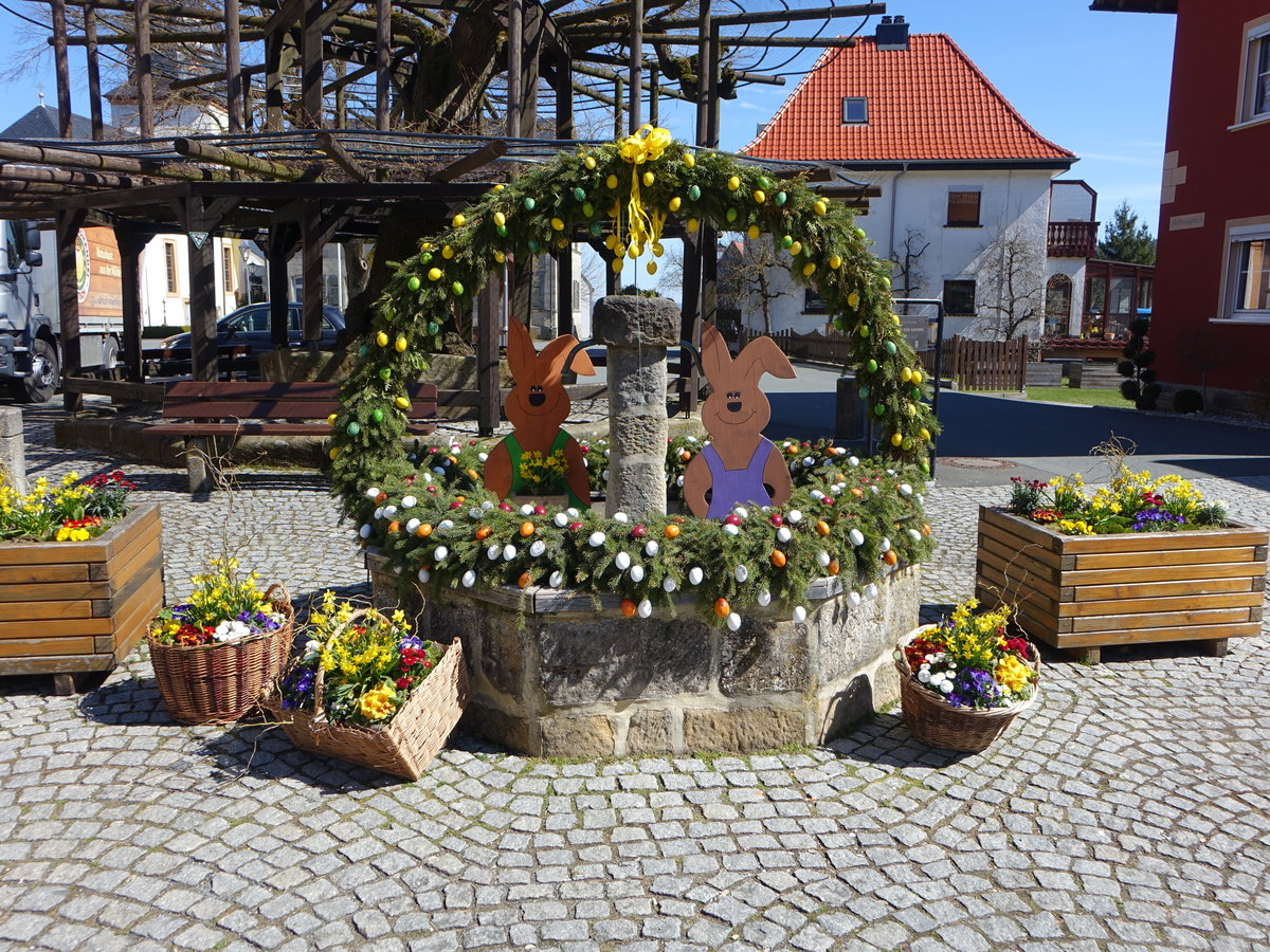 Isling, Osterbrunnen am Kohlbauerplatz (07.04.2018)