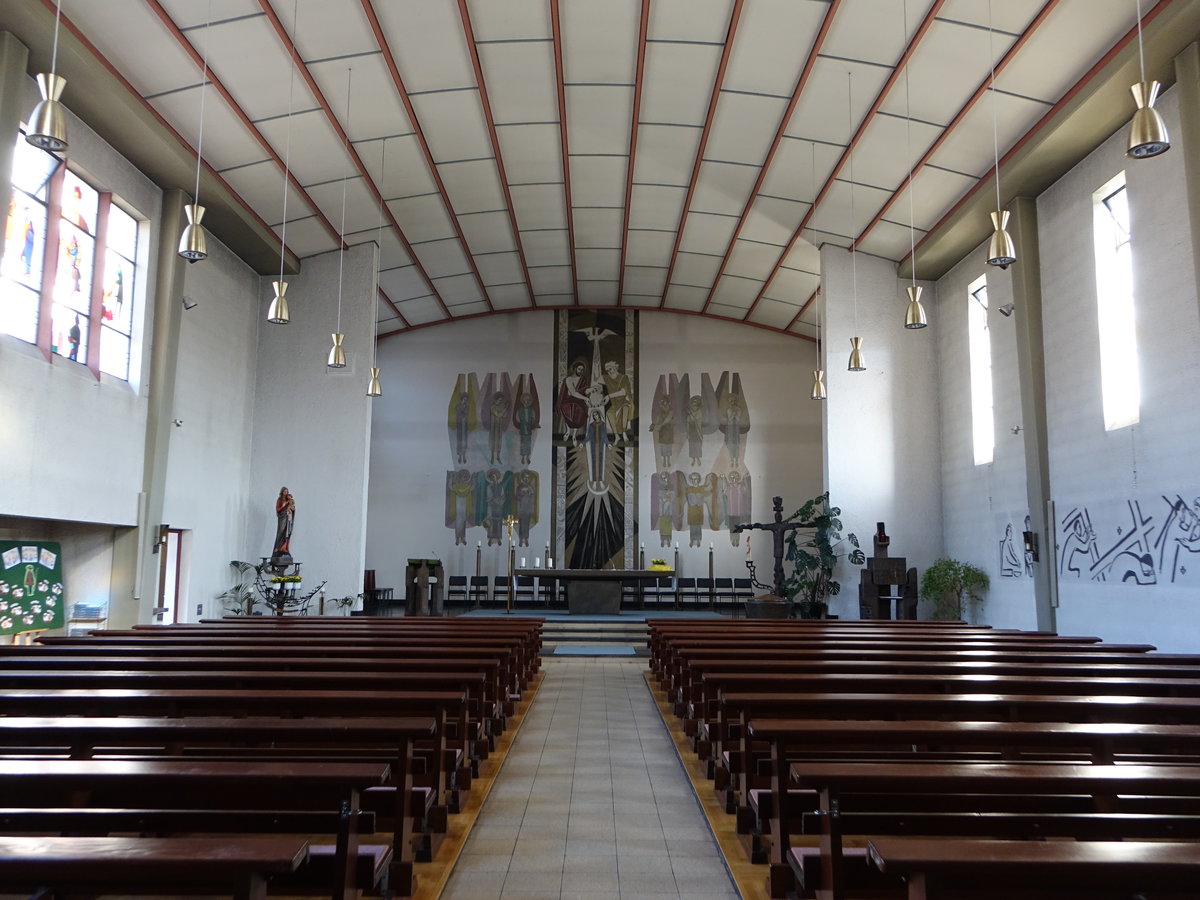 Ispringen, kath. Pfarrkirche Maria Knigin, erbaut durch den Architekten Otto Lindner (12.08.2017)