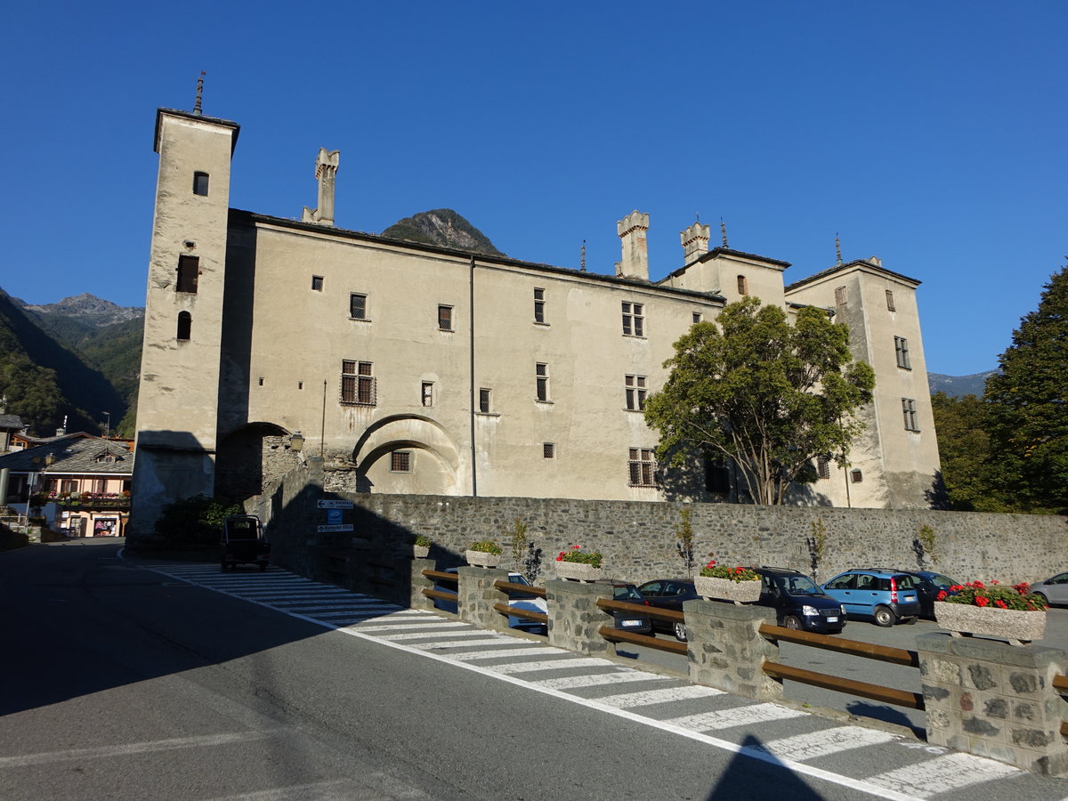 Issogne, Castello di Issogne, Renaissanceschloss an der dora Baltea, erbaut bis 1480 durch Giorgio di Challant (05.10.2018)