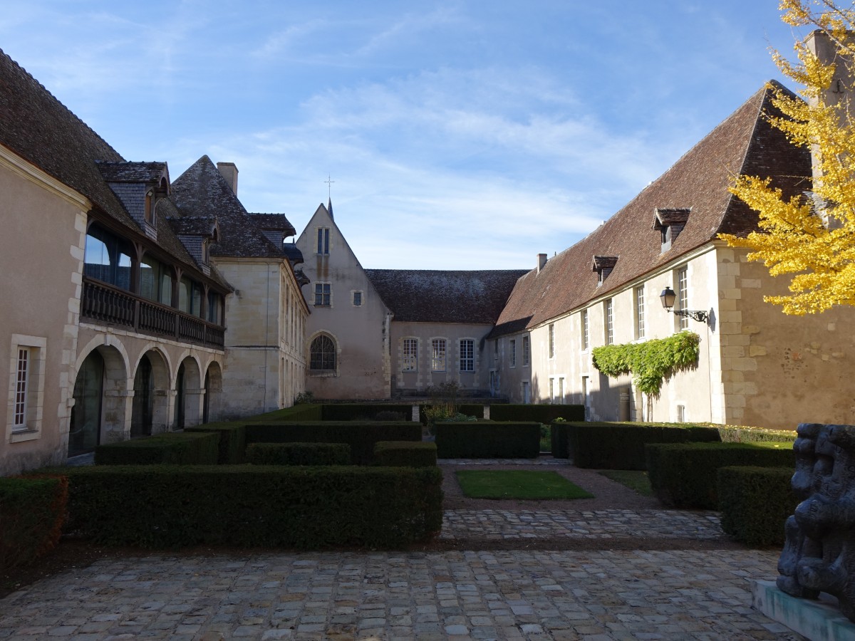 Issoudun, Hotel Dieu, altes Hospital aus dem 12. und 16. Jahrhundert (30.10.2015)