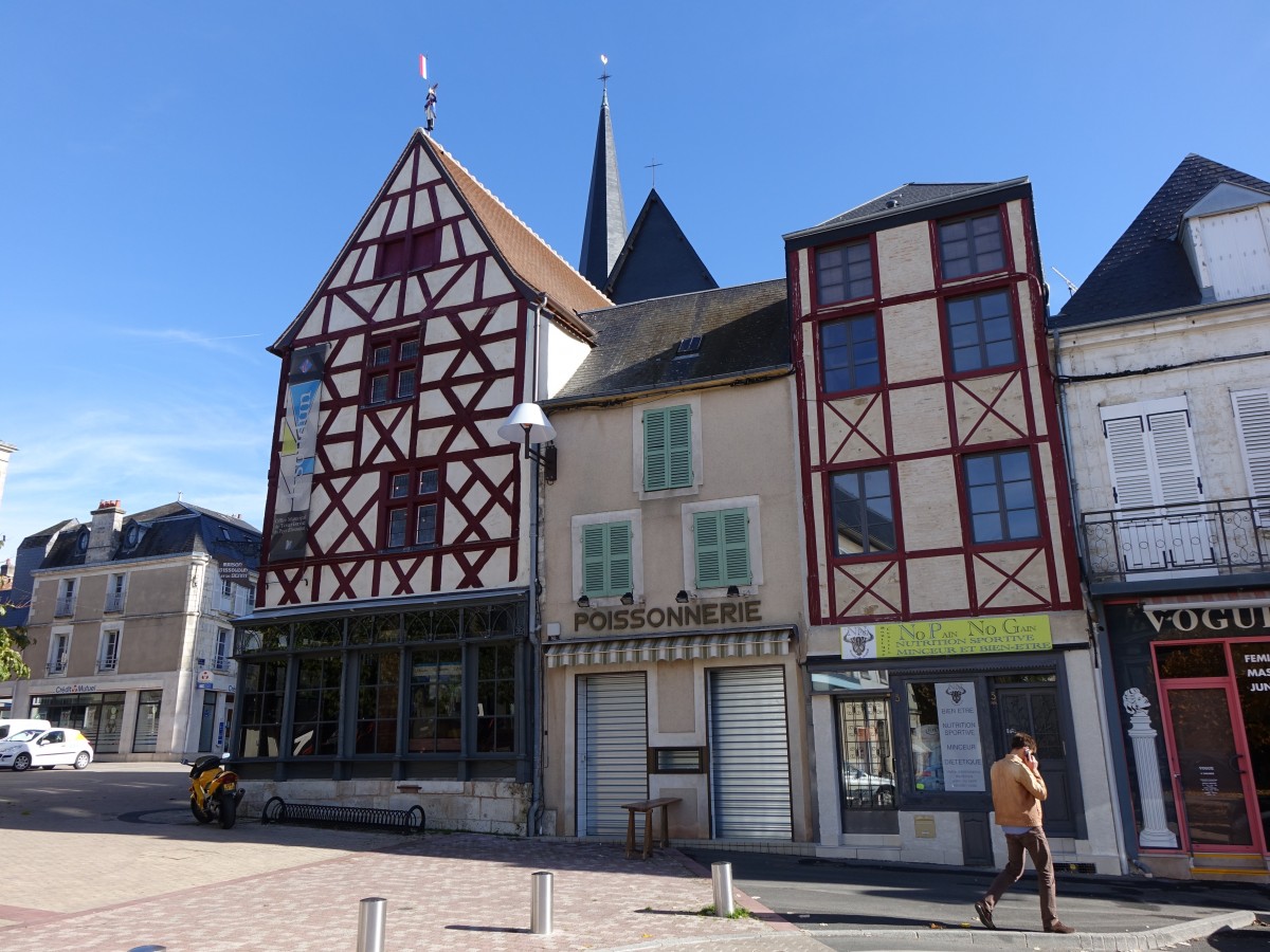 Issoudun, Place du 10. Juni 1944 (30.10.2015)