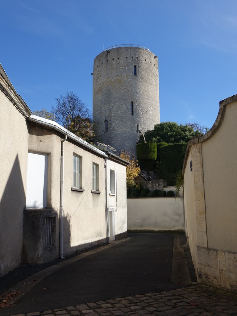 Issoudun, Tour Blanche, ein von Richard Lwenherz erbauter Turm aus dem 12. Jahrhundert (30.10.2015)