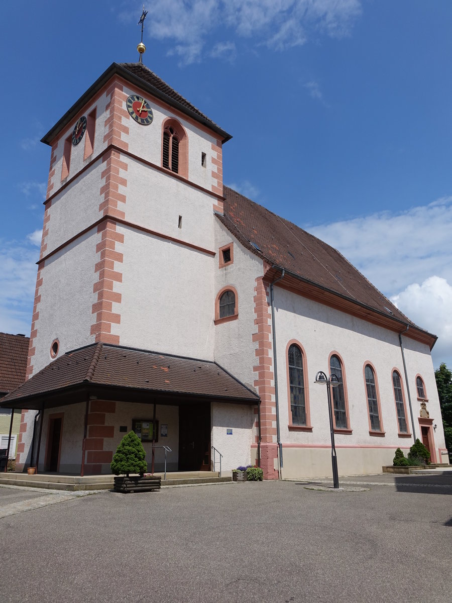 Ittlingen, Ev. Kirche, Chorturmkirche erbaut 1732 errichtet und 1828 zu ihrer heutigen Gestalt erweitert (25.07.2016)
