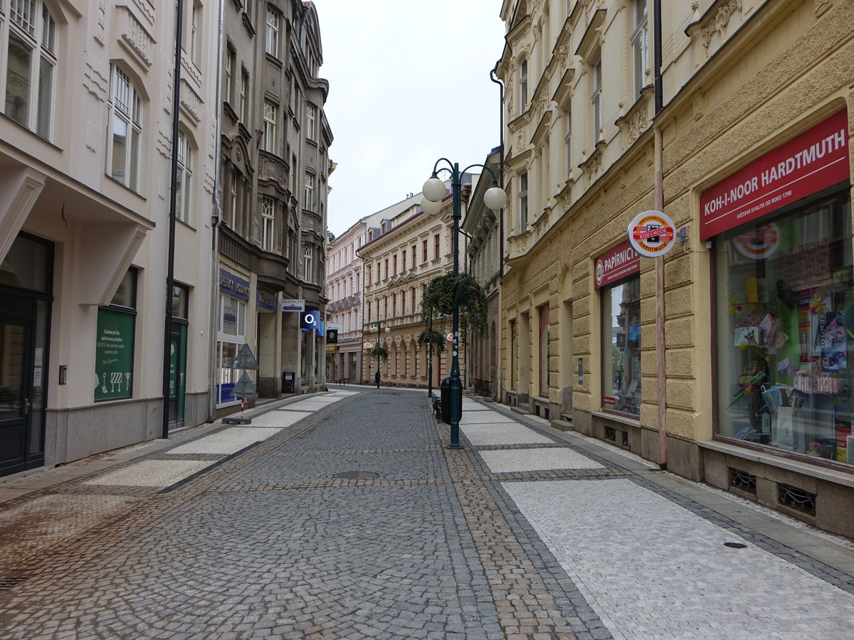 Jablonec nad Nisou / Gablonz an der Neie, Gebude in der Komenskeho Strae (28.09.2019)