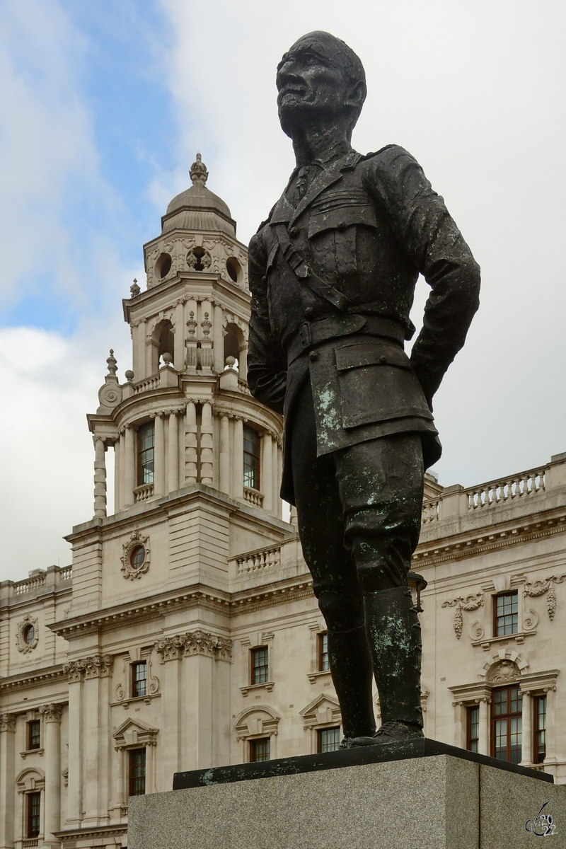 Jan Christian Smuts war ein sdafrikanischer Staatsmann, Philosoph, burischer General und britischer Feldmarschall. Seine Statue steht am Rande des Parliament Sqare Gardens in London. (Februar 2015)