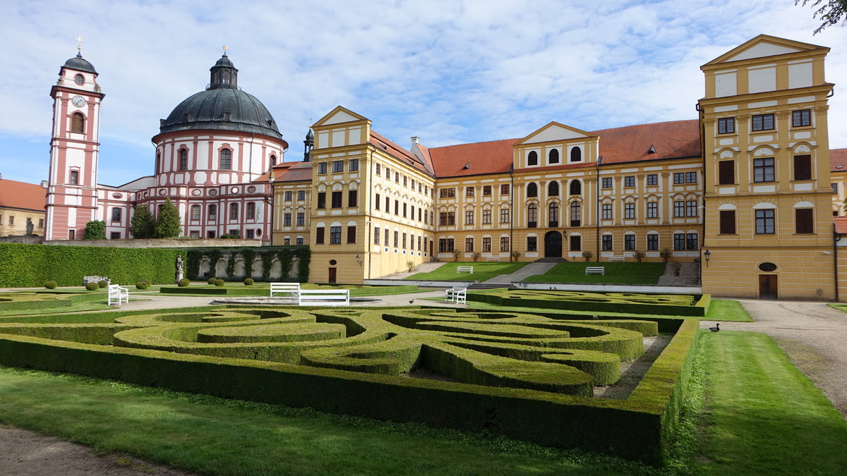 Jaromerice nad Rokytnou, Renaissanceschloss und St. Margarethen Kirche, erbaut von 1700 bis 1737 durch Graf Johann Adam von Questenberg (30.05