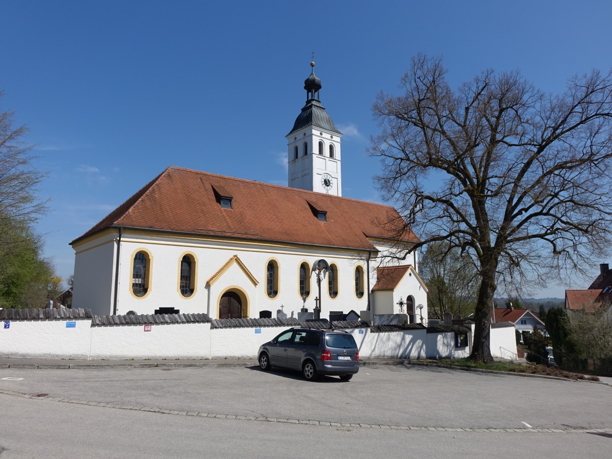 Jarzt, Kirche Maria Himmelfahrt, im Kern sptgotischer Saalbau, erbaut im 15. Jahrhundert, Langhaus um 1700, verlngert 1929 (19.04.2015)