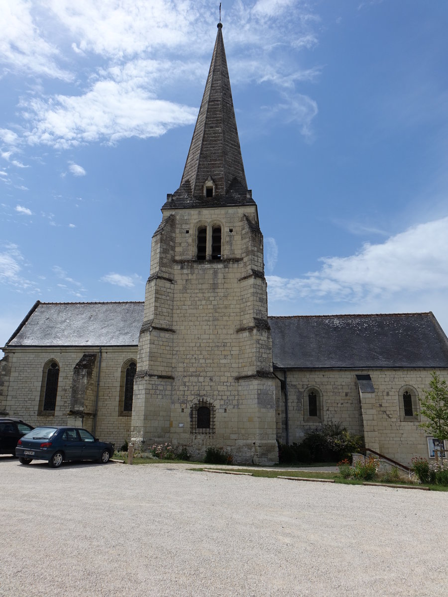 Jaulnay, St. Gervais Kirche, erbaut im 15. Jahrhundert mit romanischer Fassade (08.07.2017)