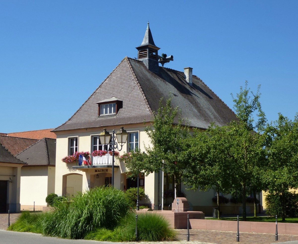 Jebsheim im Oberelsa, das Rathaus der Gemeinde, Aug.2013
