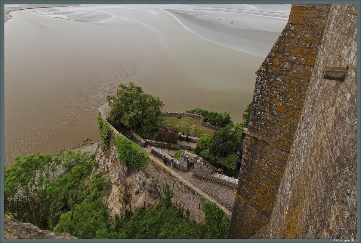 Jeder noch so kleine Bereich wurde auf der Insel Mont Saint Michel genutzt. Ein Felsvorsprung im Norden der Insel diente sowohl der Verteidigung als auch als Garten. (Mont Saint Michel, 06.05.2026) 