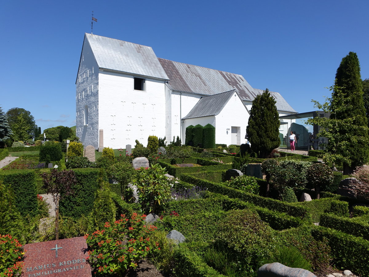 Jelling, romanische Ev. Kirche, erbaut im 11. Jahrhundert (23.07.2019)