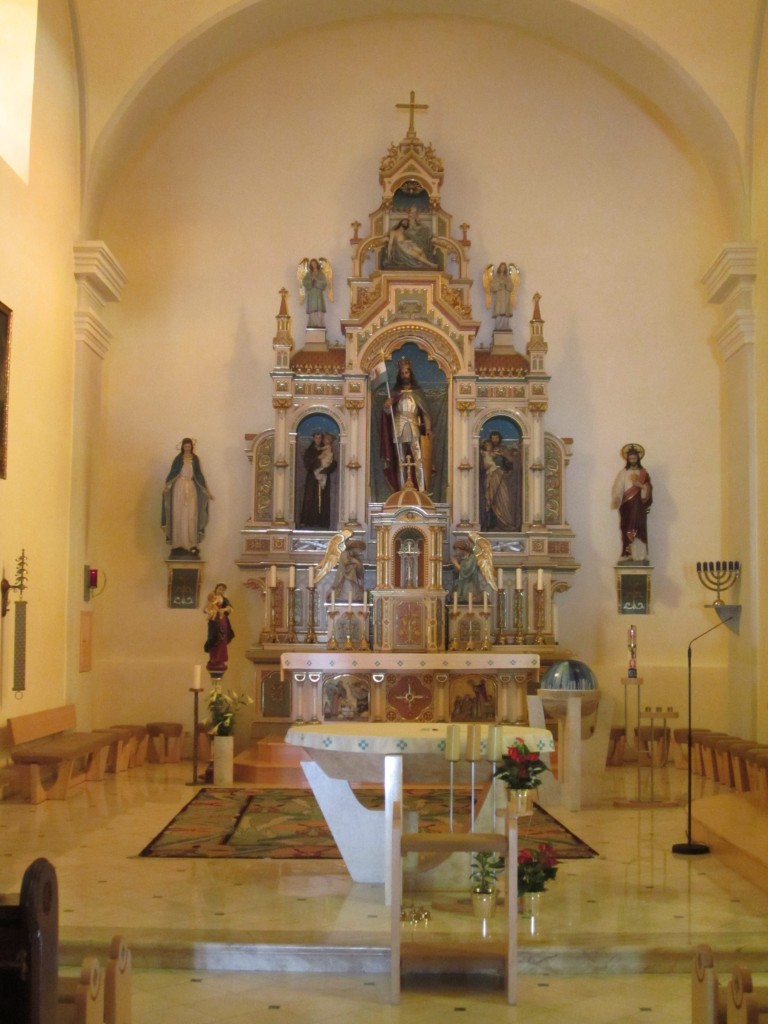 Jennersdorf, neugotischer Schnitzaltar der Pfarrkirche St. Wenzel, erbaut 1904 durch Josef Rifesser (21.08.2013)