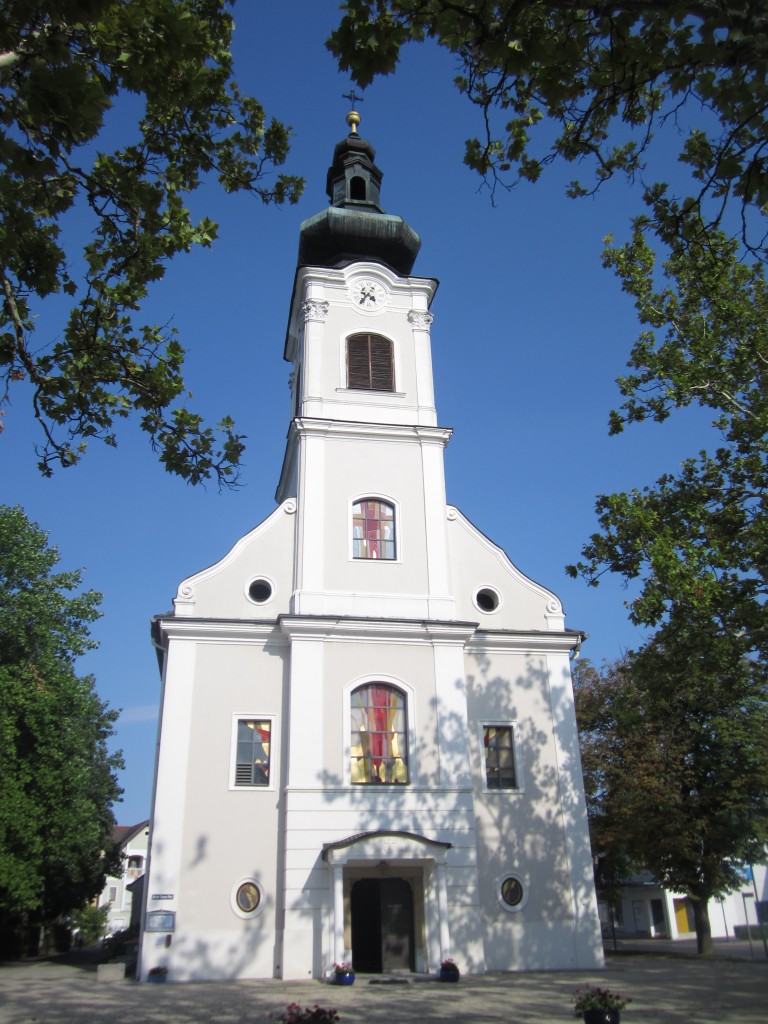 Jennersdorf, Pfarrkirche St. Wenzel, erbaut 1780 nach Plnen von Franz Anton Pilgram
(21.08.2013)