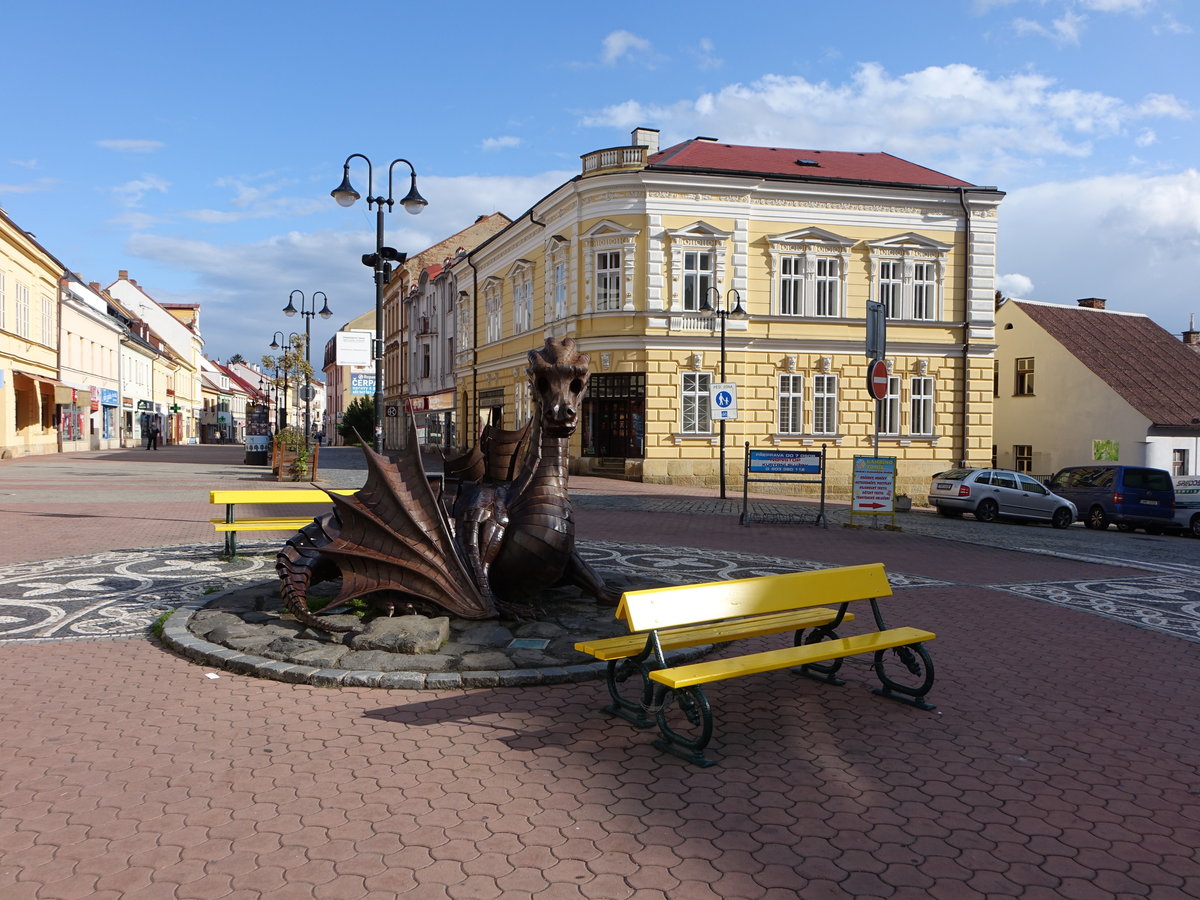 Jicin / Jitschin, Drachenskulptur am Zizkovo Namesti (28.09.2019)