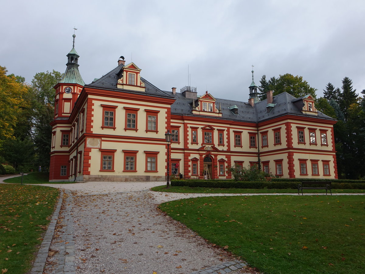 Jilemnice / Starkenbach, Schloss, erbaut ab 1716, Umbau im Stil der Neorenaissance 1892, heute Riesengebirgsmuseum  (29.09.2019)