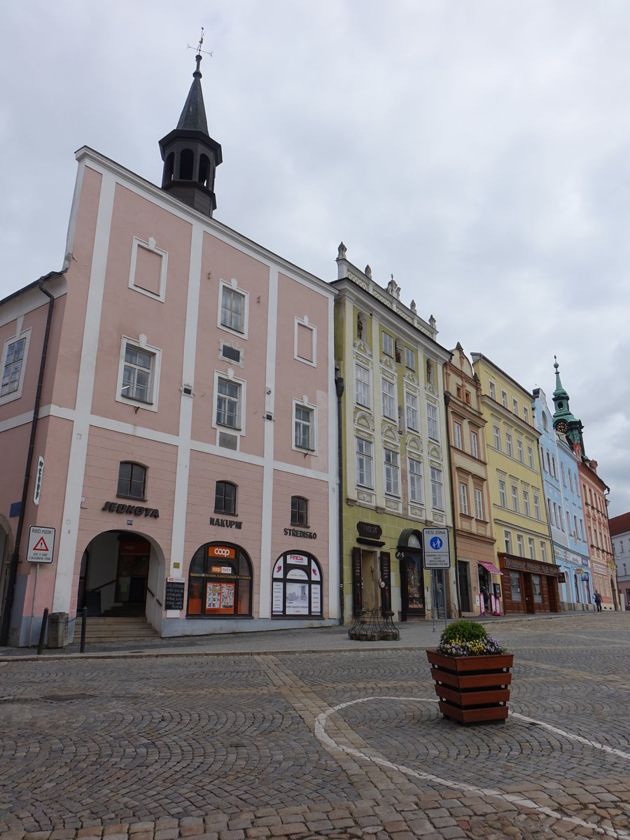 Jindrichuv Hradec, historische Huser am Hauptplatz Namesti Miru (28.05.2019)