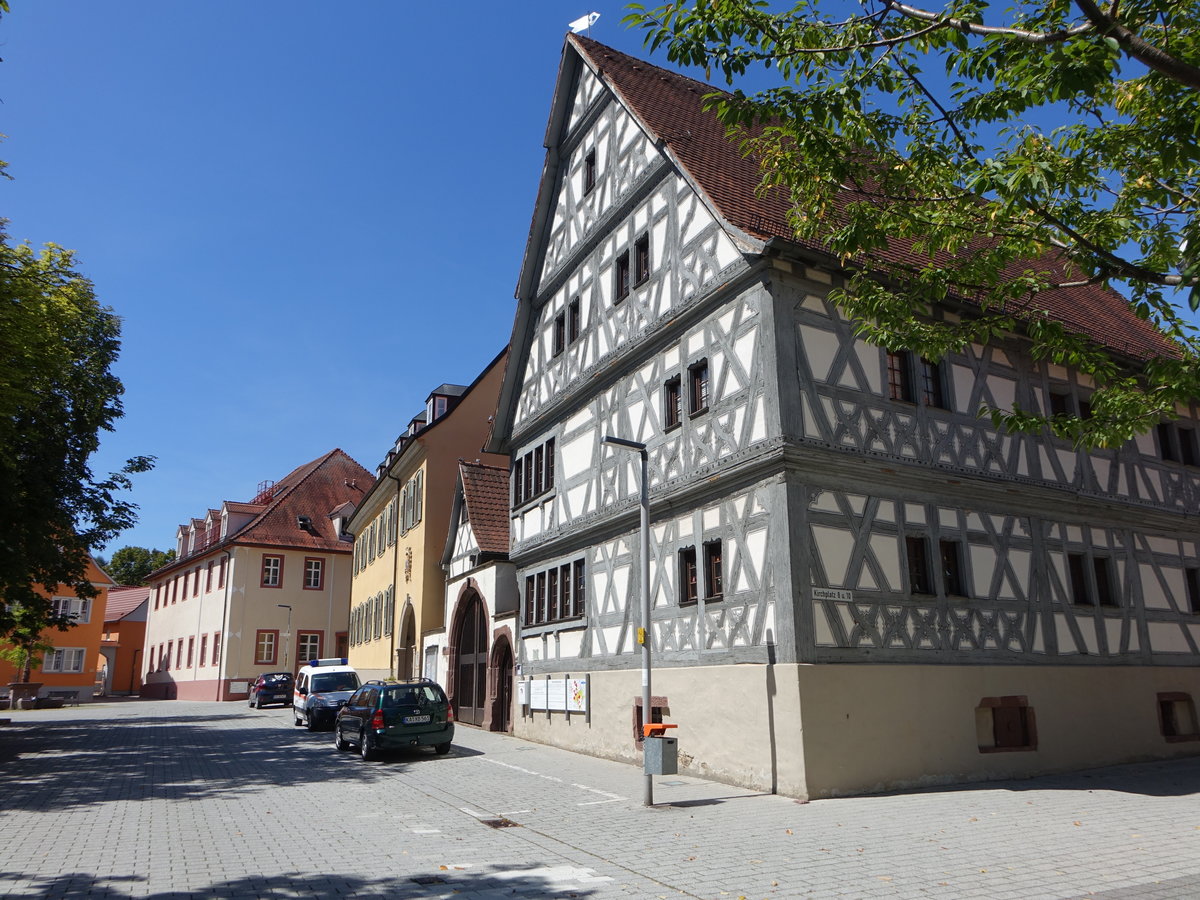 Jhlingen, historisches Rathaus im Speyrer Hof am Kirchplatz (12.08.2017)