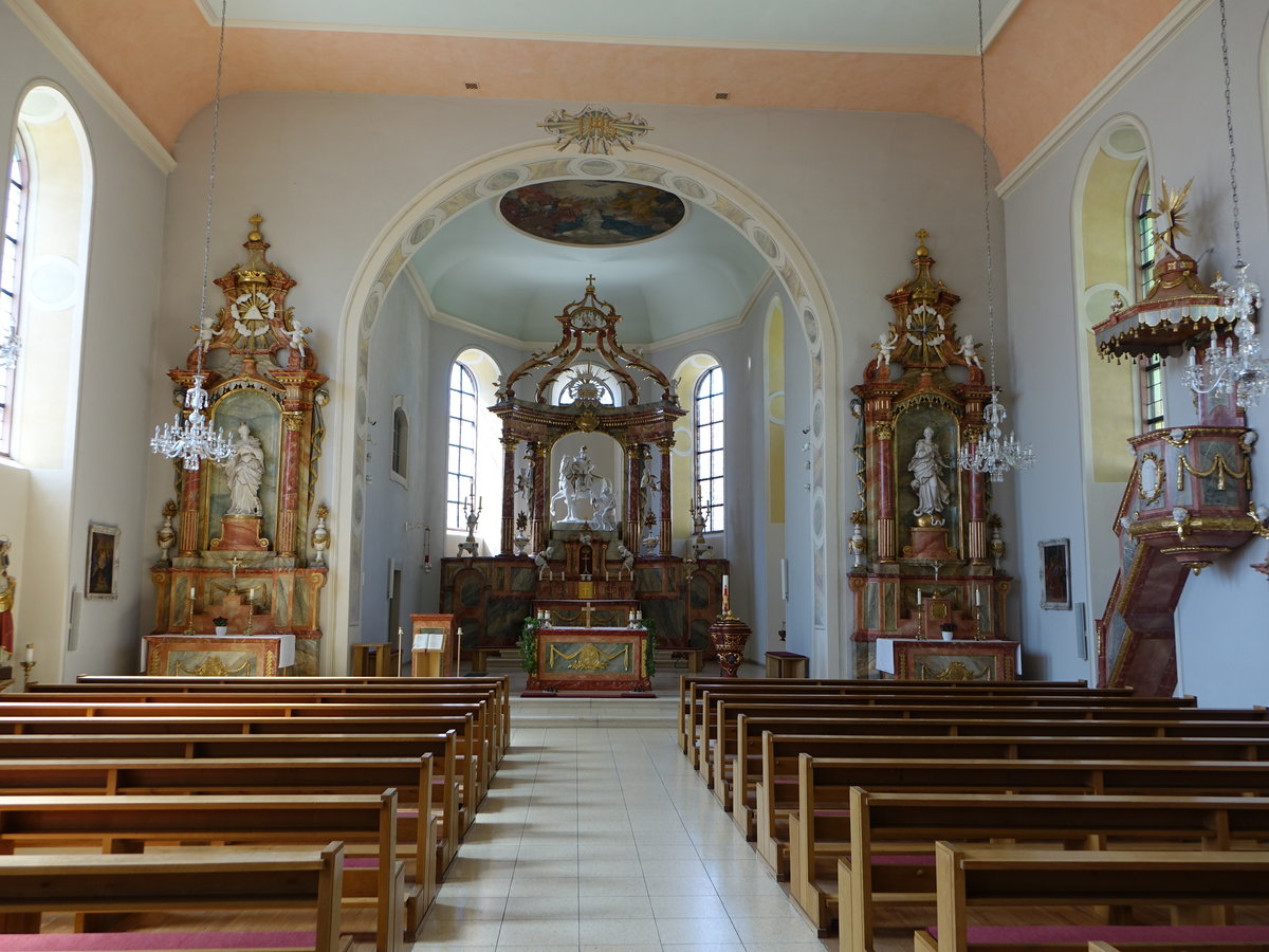 Jhlingen, Innenraum mit Hochaltar von 1785 in der St. Martin Kirche (12.08.2017)