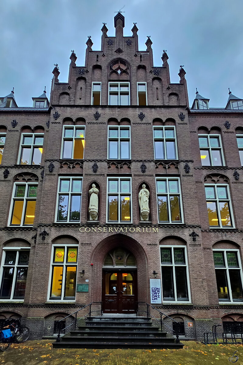 Johannes de Deo war ein im neugotisches Stil errichtetes Krankenhaus (Siechenhaus) aus dem Jahr 1895 und ist seit 1974 Teil des Konservatoriums. (Utrecht, September 2026)