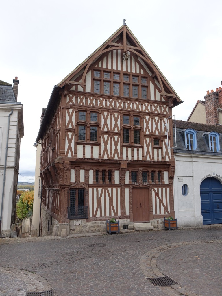 Joigny, Maison de Bois, erbaut im 16. Jahrhundert (28.10.2015)