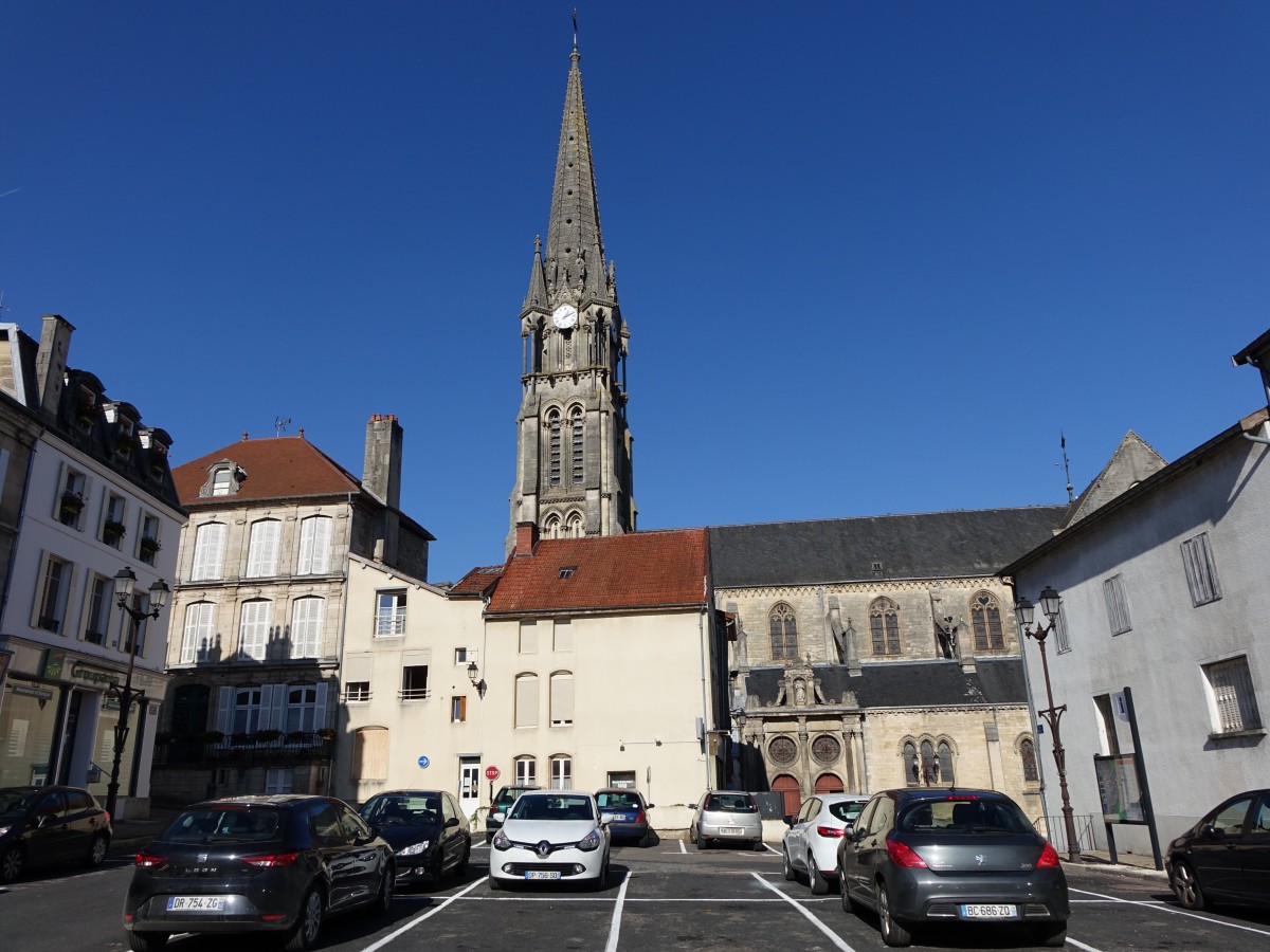 Joinville, Notre Dame Kirche am Place du Temple, erbaut im 12. Jahrhundert  (26.10.2015)