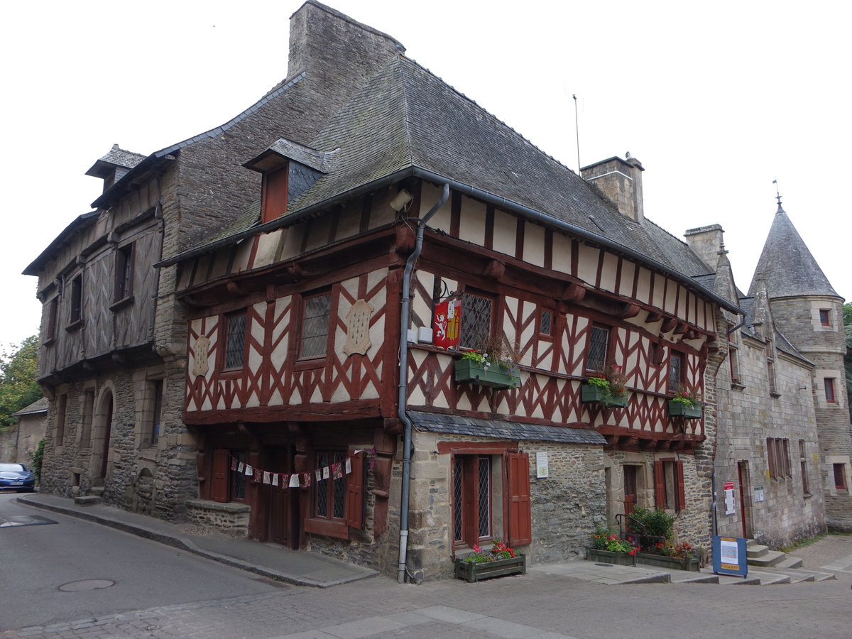 Josselin, historisches Fachwerkhaus in der Rue Beaumanoir (10.07.2017)
