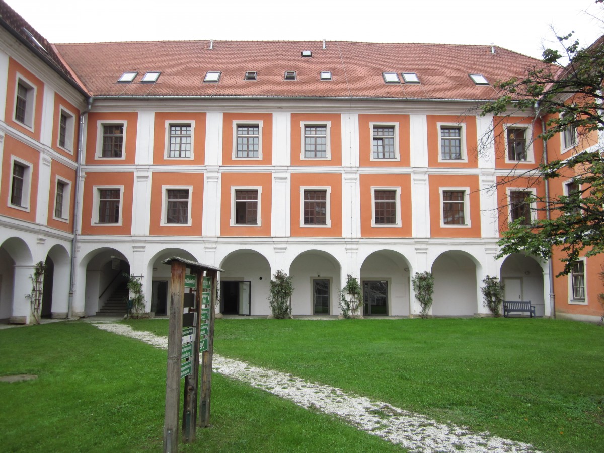 Judenburg, ehem. Jesuitenkloster, erbaut von 1620 bis 1773, von 1808 bis 1945 Kaserne, heute Gymnasium (03.10.2013)